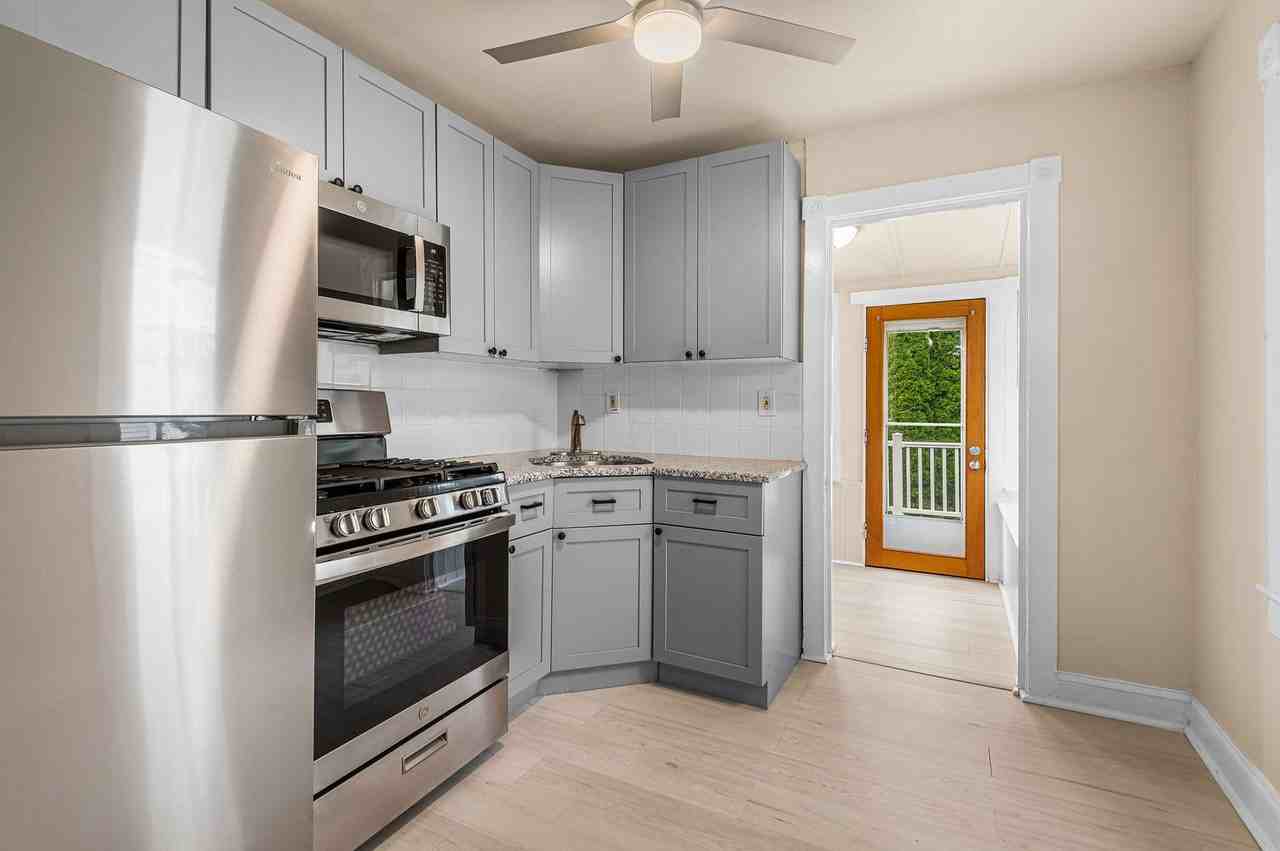 18 Manchester Ave - Photo 3 of 24