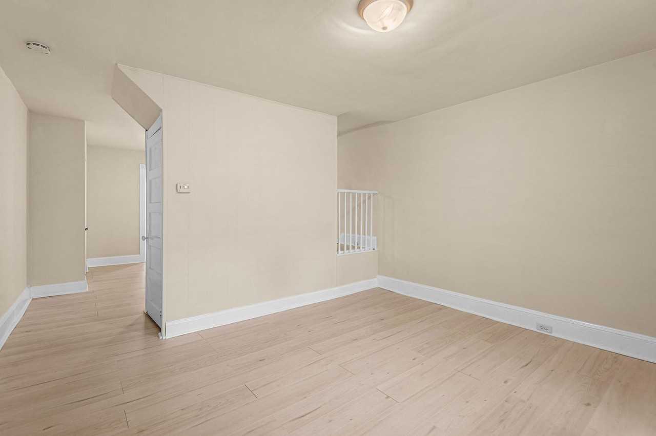 18 Manchester Ave - Photo 5 of 24