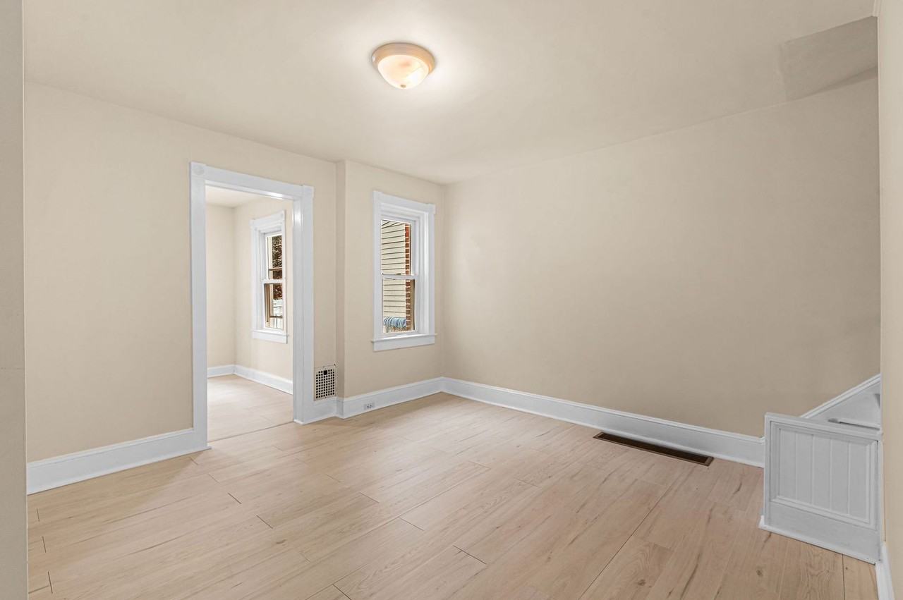 18 Manchester Ave - Photo 6 of 24