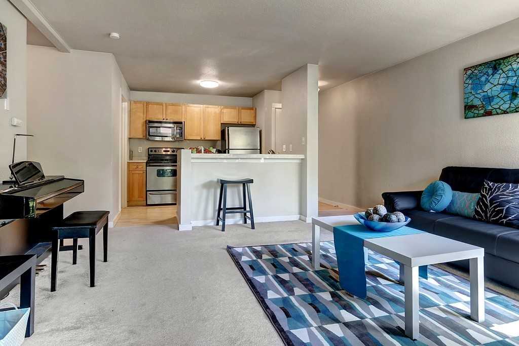 9805 Avondale Rd Ne - Photo 4 of 11