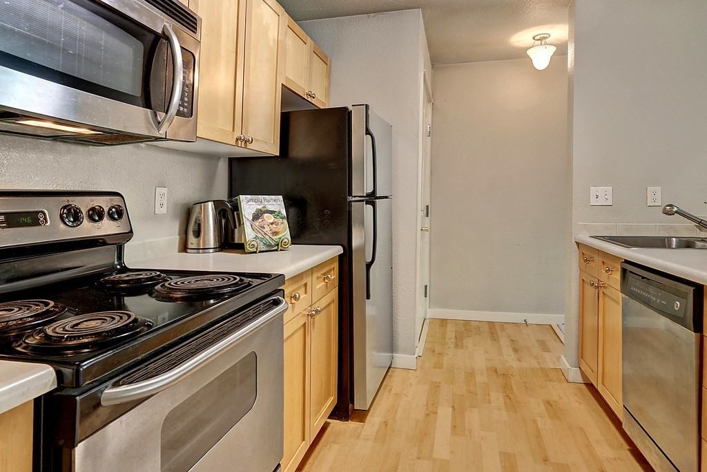 9805 Avondale Rd Ne - Photo 6 of 11