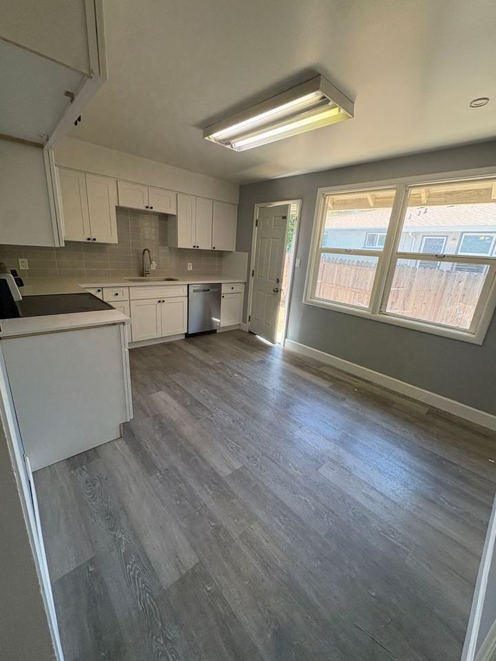 2450 Ione St - Photo 2 of 7