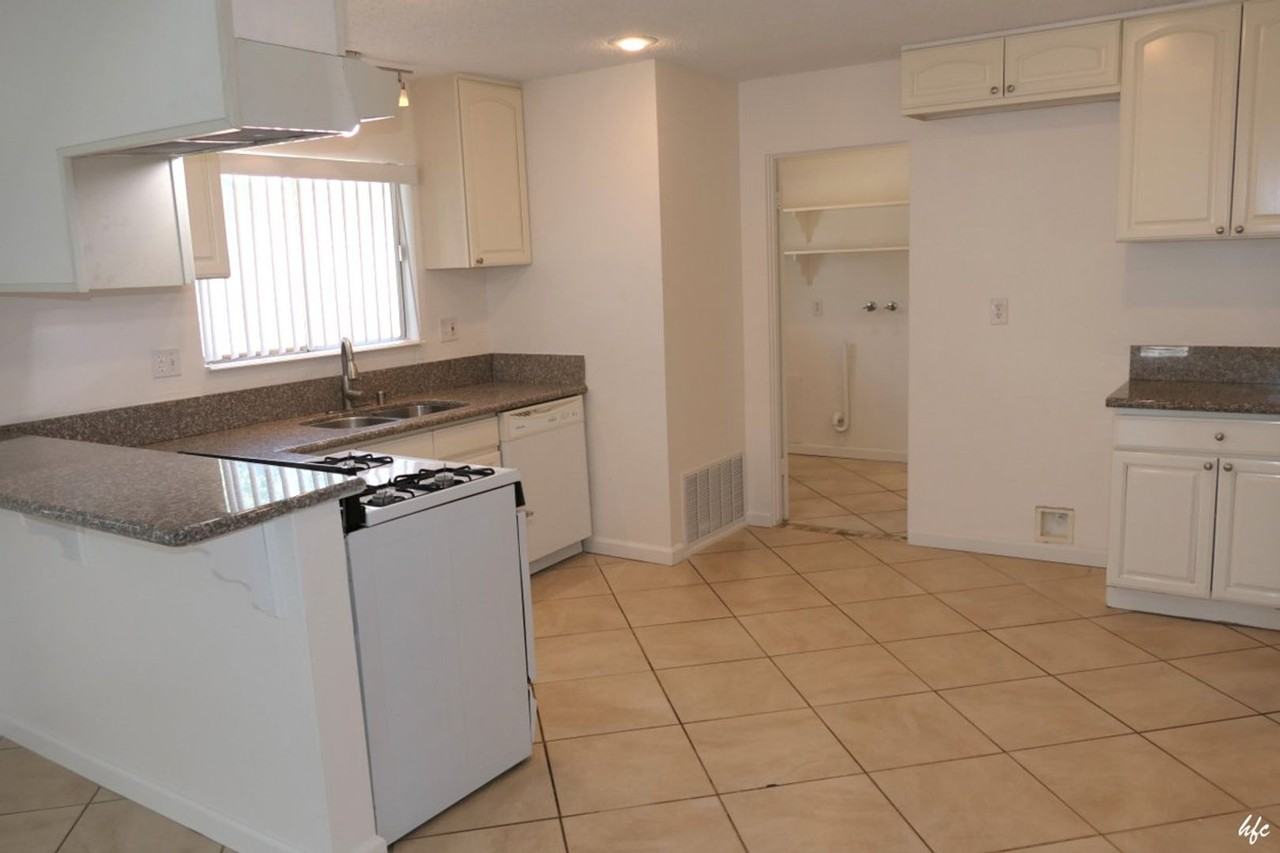 466 E Molino Rd - Photo 7 of 17