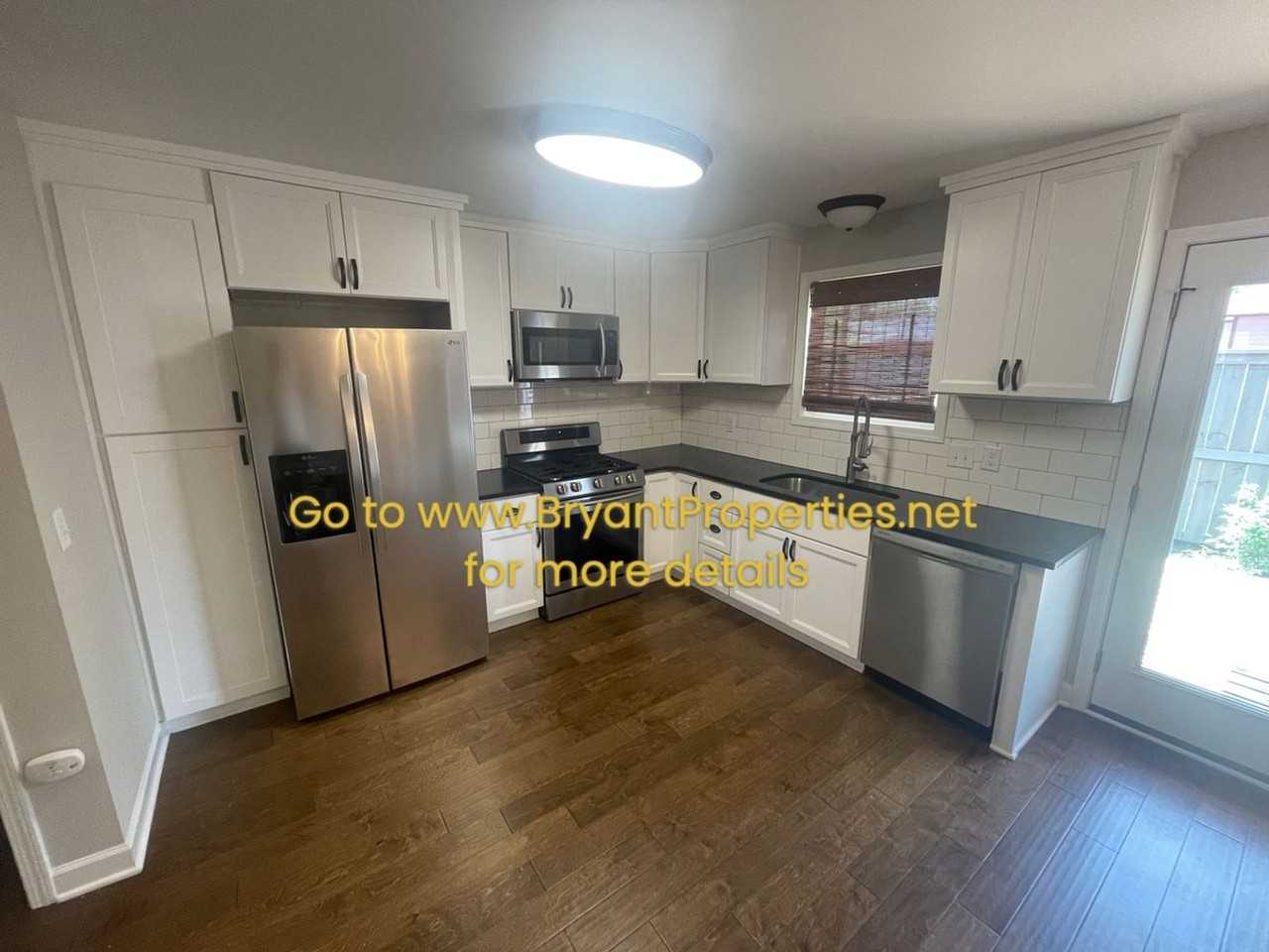 804 Boles St - Photo 4 of 17