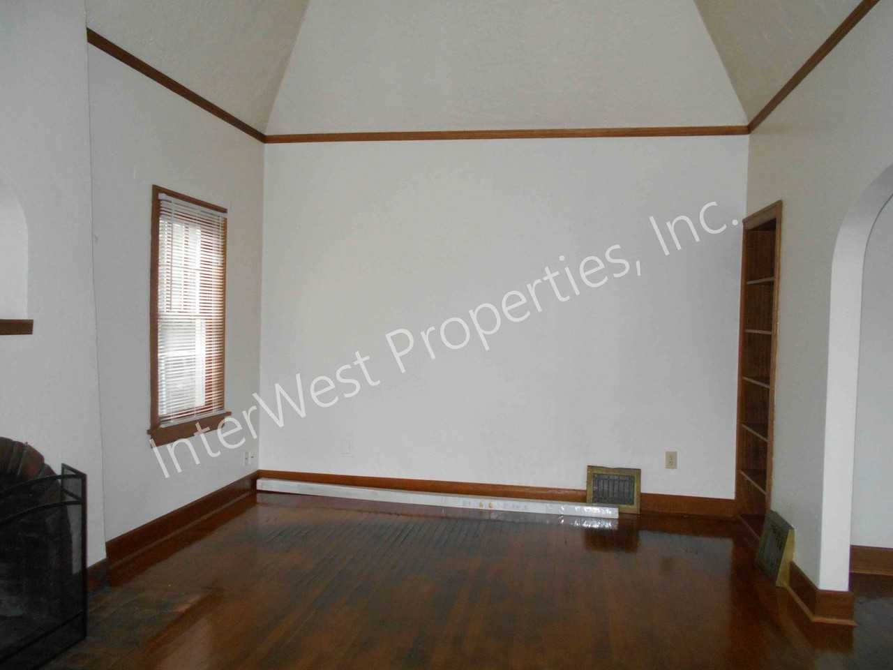 7622 Se 36th Ave - Photo 5 of 25