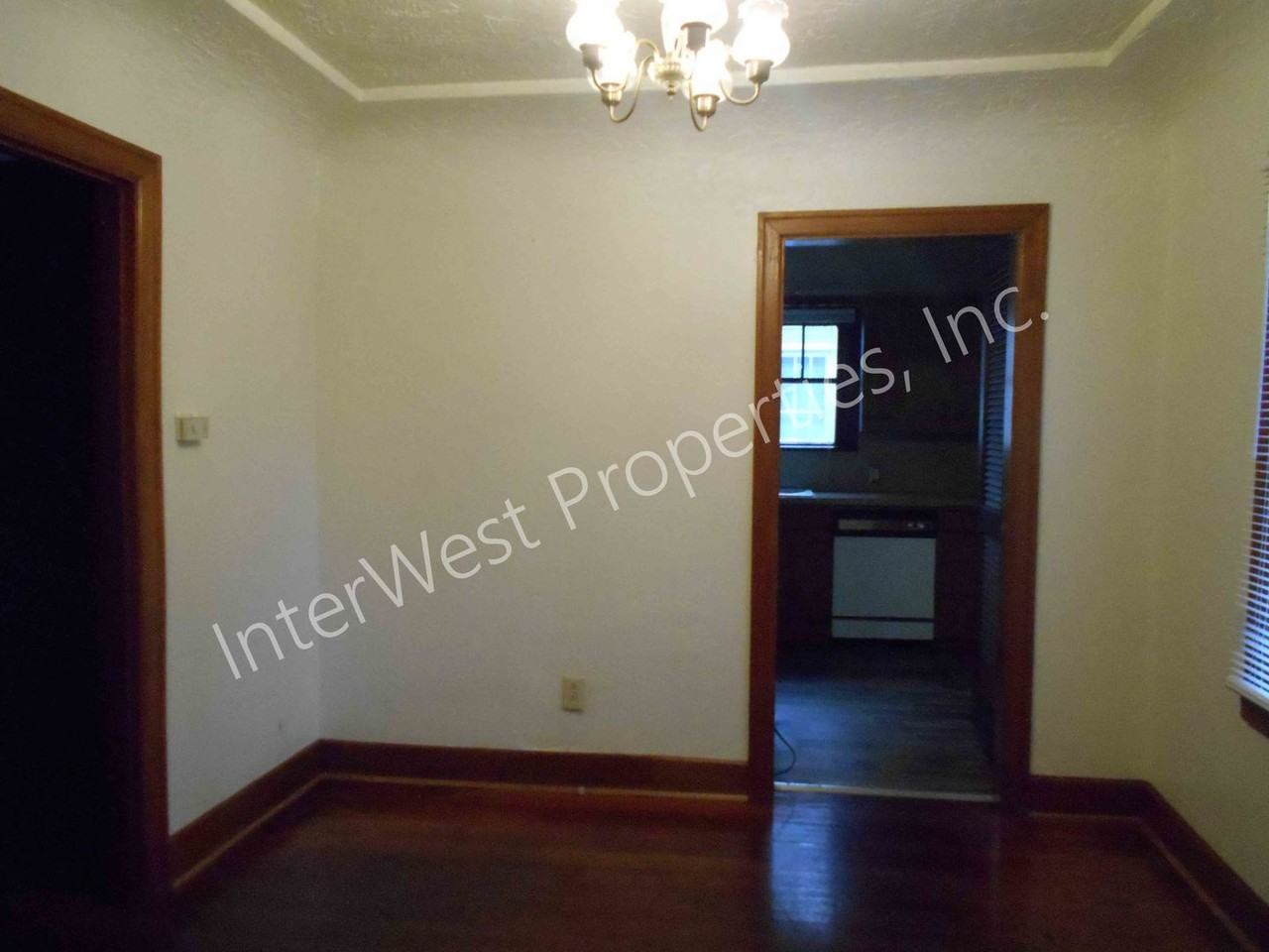 7622 Se 36th Ave - Photo 6 of 25