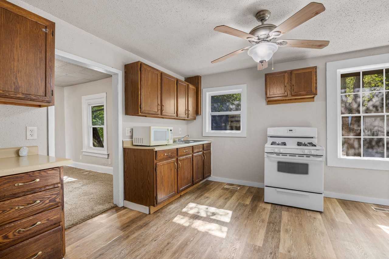 3410 Easton Blvd - Photo 3 of 14