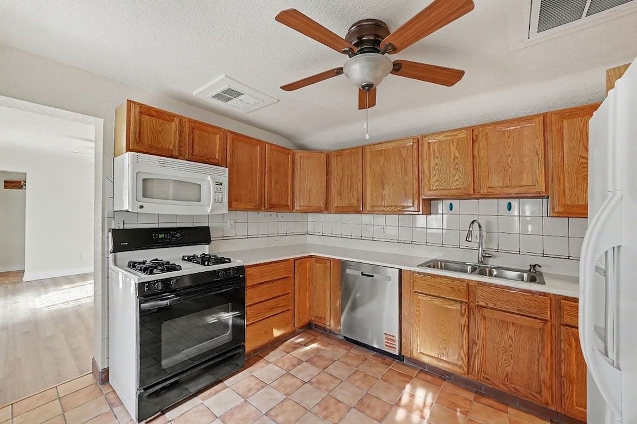 3910 Perry St - Photo 4 of 15