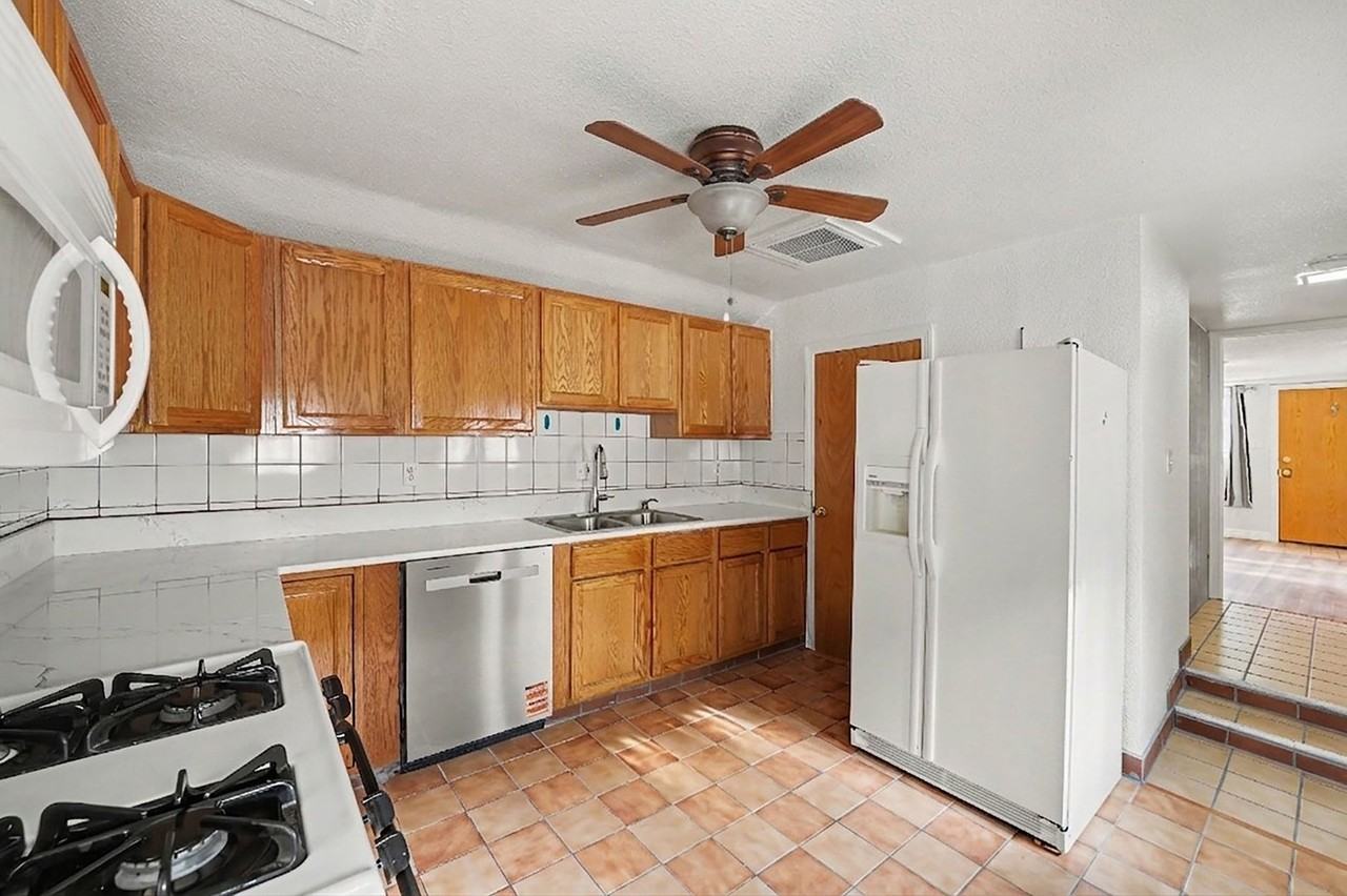 3910 Perry St - Photo 5 of 15
