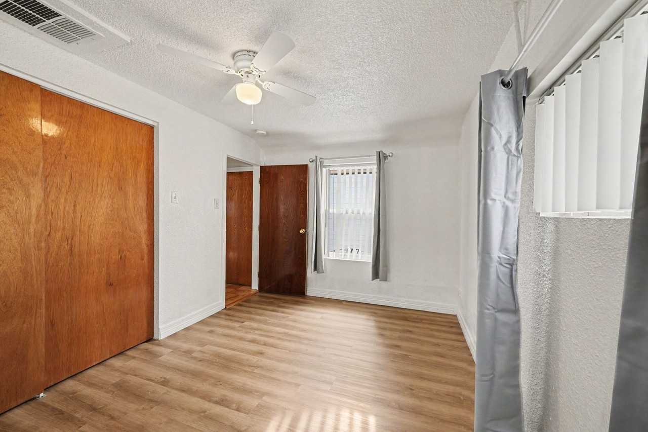 3910 Perry St - Photo 6 of 15