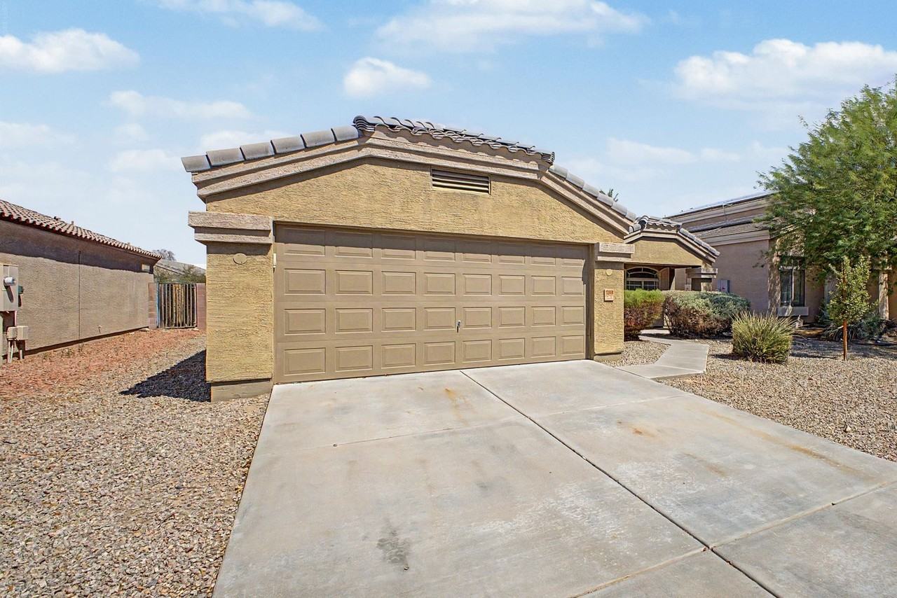 12510 W Hearn Rd - Photo 2 of 33