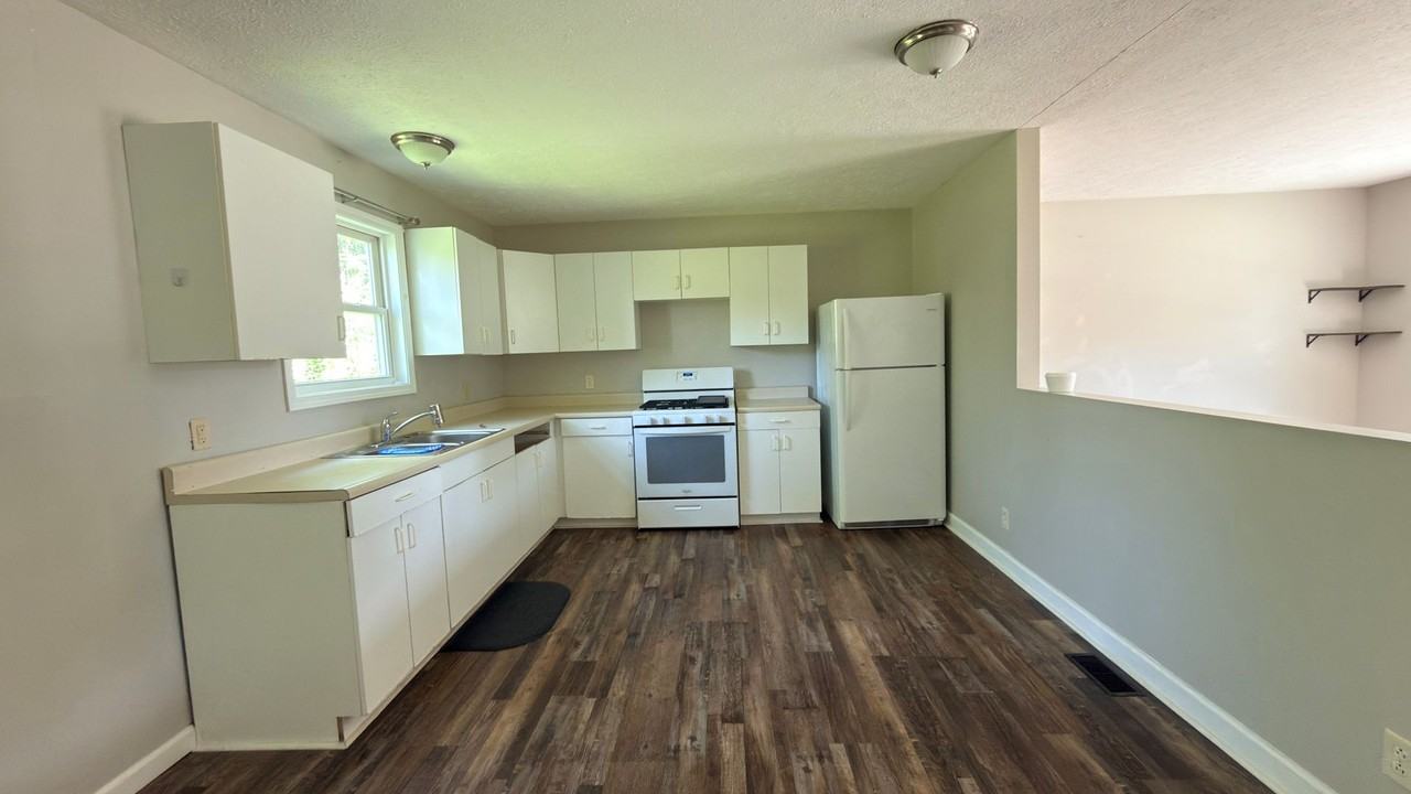 111 E 3rd St - Photo 4 of 8