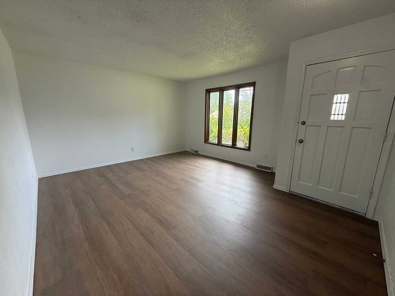 3845 W Glenwood St - Photo 2 of 14