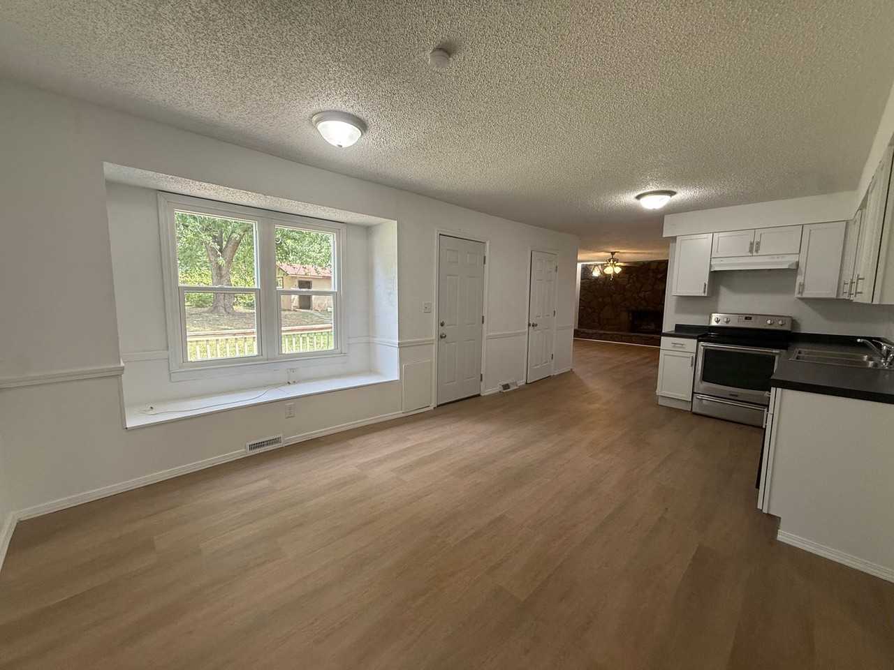 3845 W Glenwood St - Photo 3 of 14