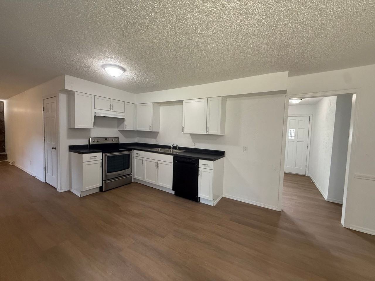 3845 W Glenwood St - Photo 4 of 14