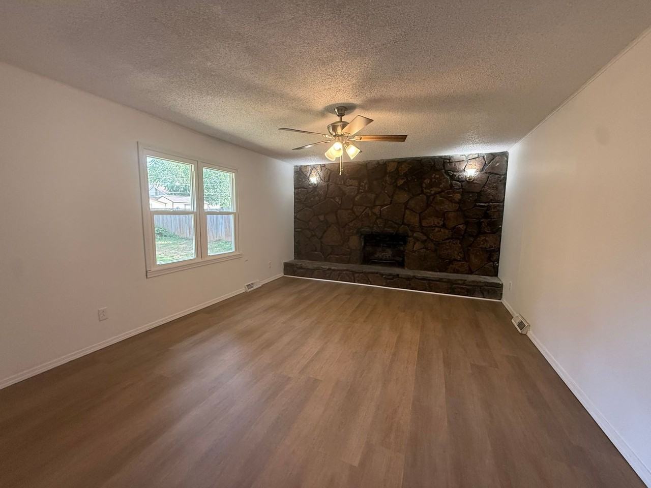 3845 W Glenwood St - Photo 5 of 14