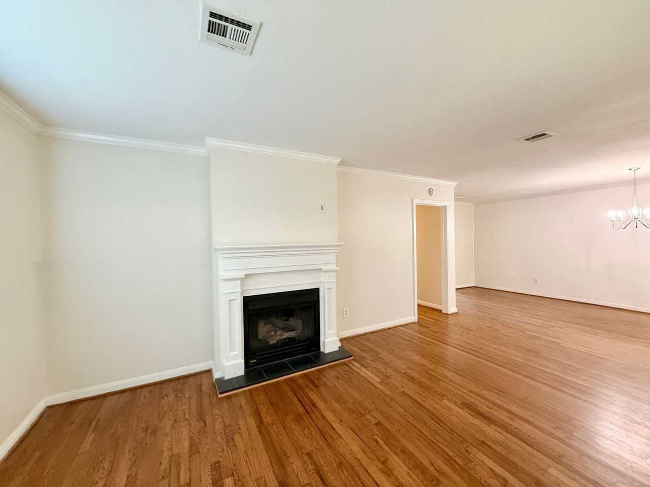 4102 Yupon St - Photo 5 of 17