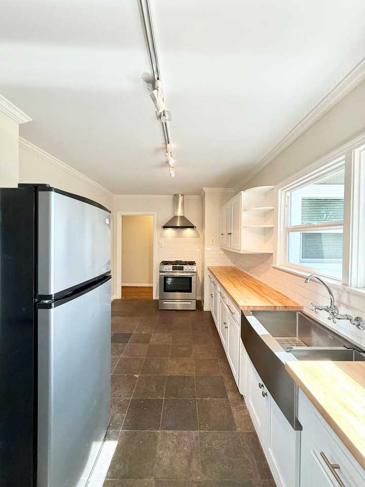 4102 Yupon St - Photo 6 of 17