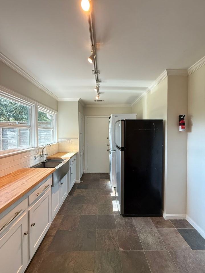 4102 Yupon St - Photo 7 of 17