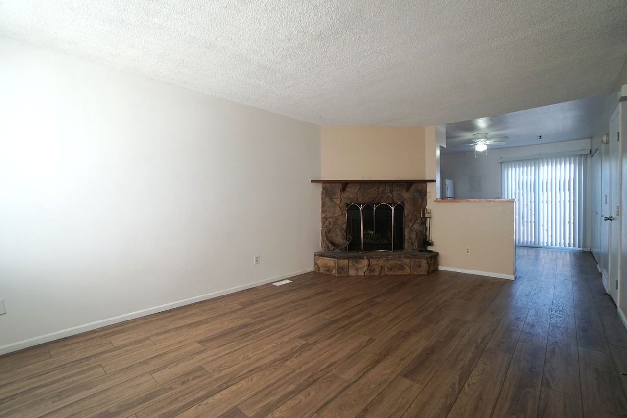 7644 Lexington Manor Dr - Photo 3 of 14