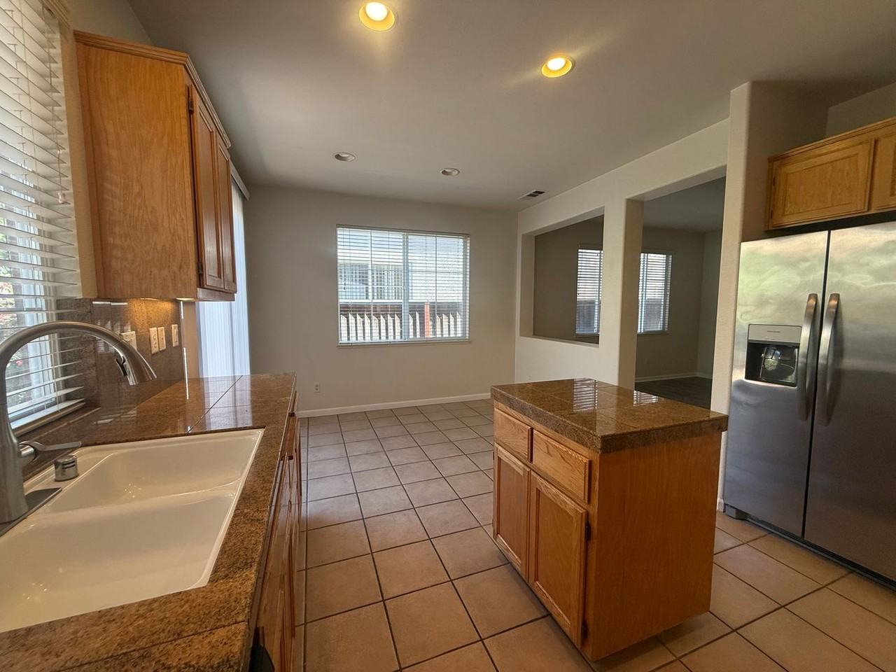 2145 Kingsbury Cir - Photo 4 of 18
