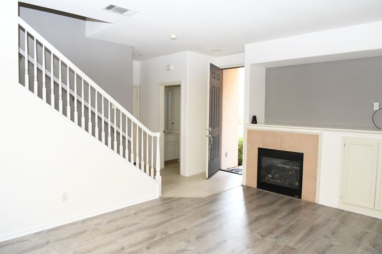 2145 Kingsbury Cir - Photo 5 of 18