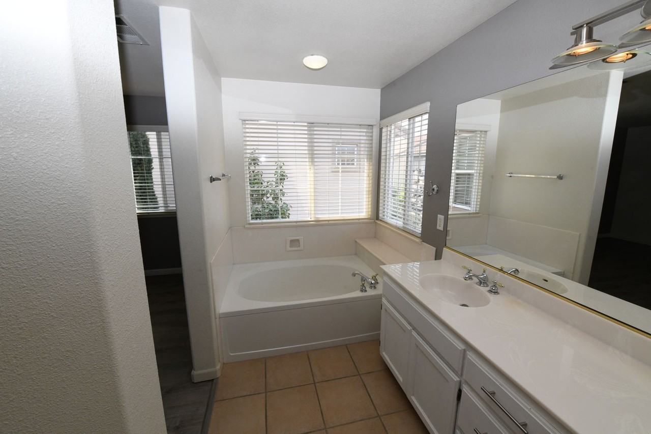 2145 Kingsbury Cir - Photo 6 of 18