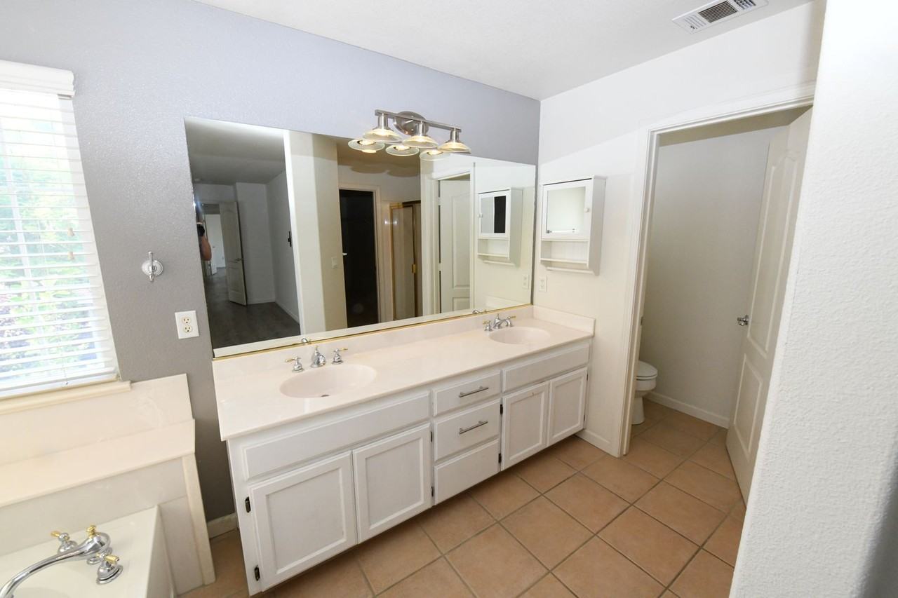 2145 Kingsbury Cir - Photo 7 of 18