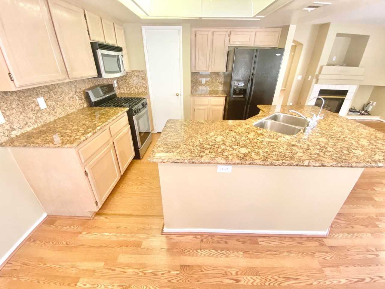 8233 Cactus Canyon Ct - Photo 7 of 37