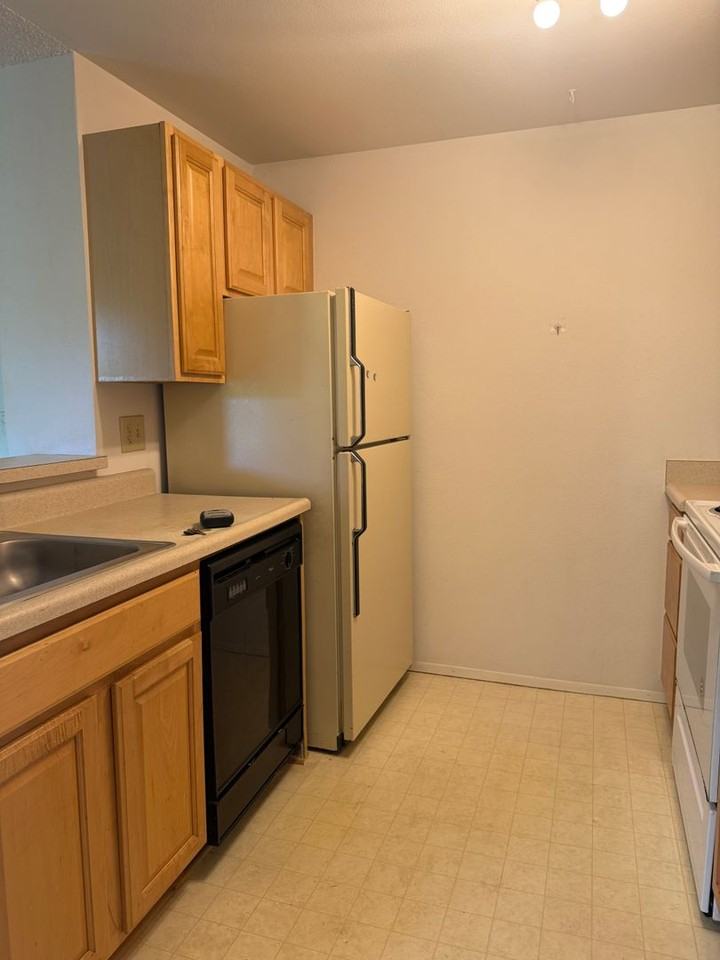 7201 224th St Sw #L4 - Photo 2 of 16