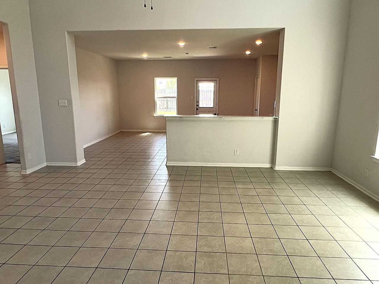 14302 Beach Pine Trl - Photo 5 of 36