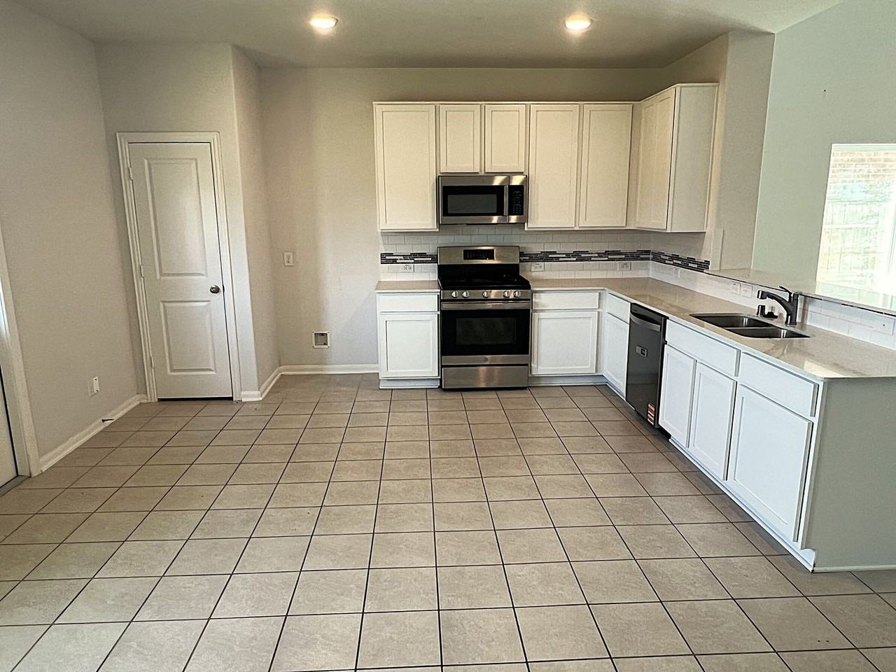 14302 Beach Pine Trl - Photo 7 of 36