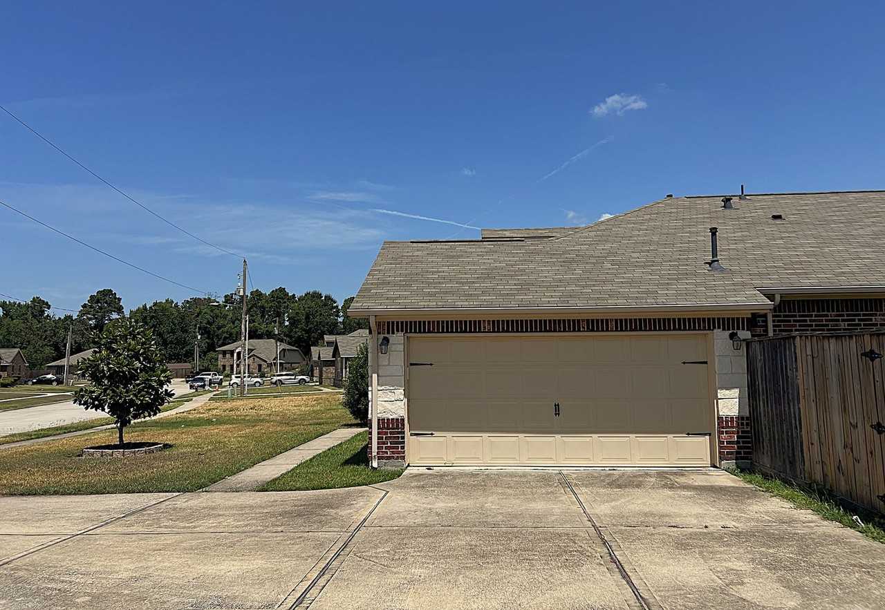 96 Jessica Dr - Photo 2 of 32