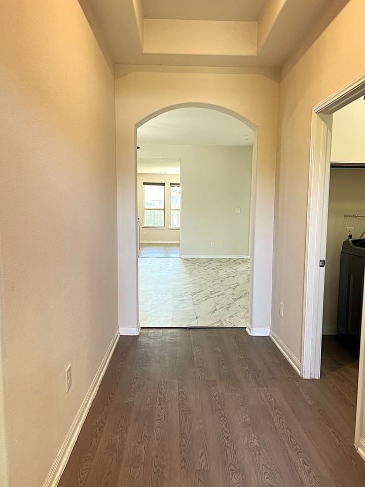 96 Jessica Dr - Photo 3 of 32