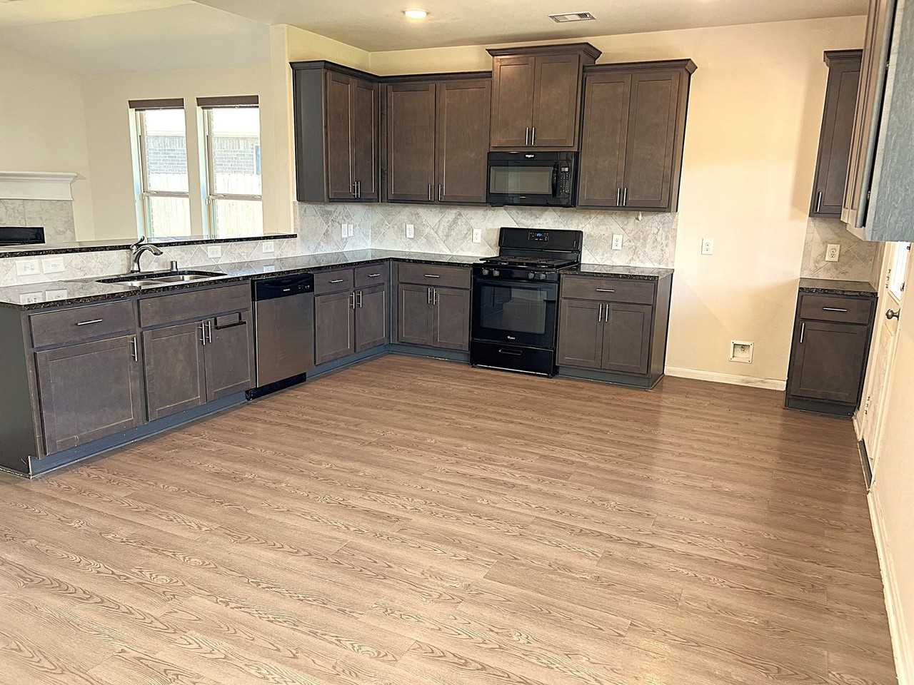 96 Jessica Dr - Photo 6 of 32