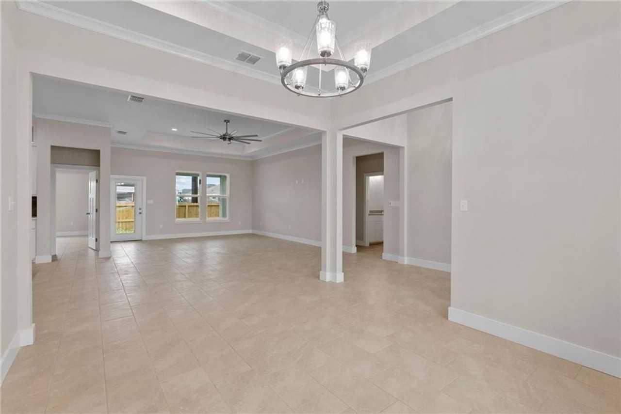6738 Effat Dr - Photo 4 of 14