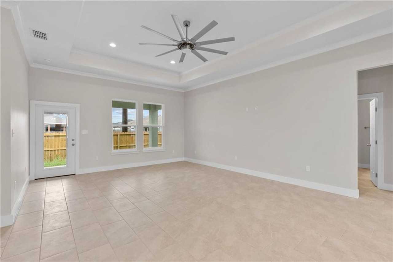 6738 Effat Dr - Photo 6 of 14
