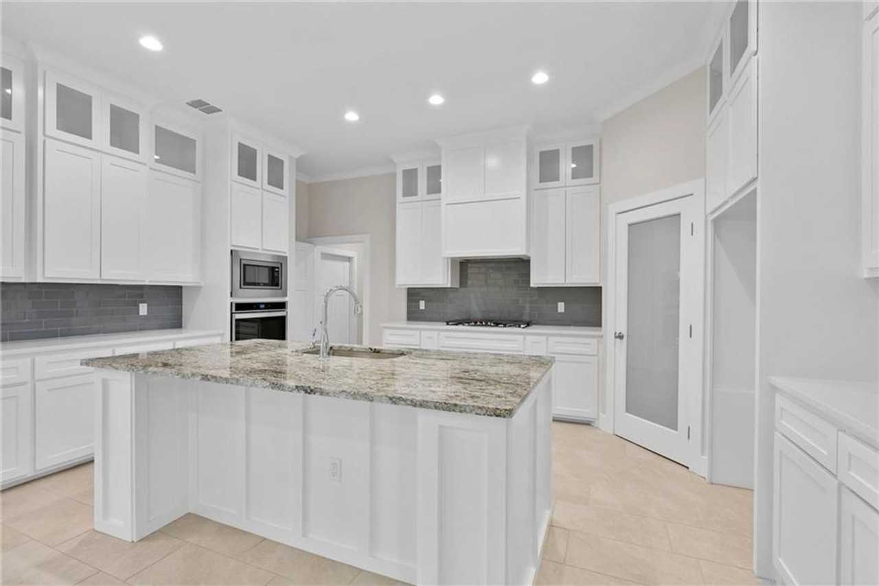 6738 Effat Dr - Photo 7 of 14