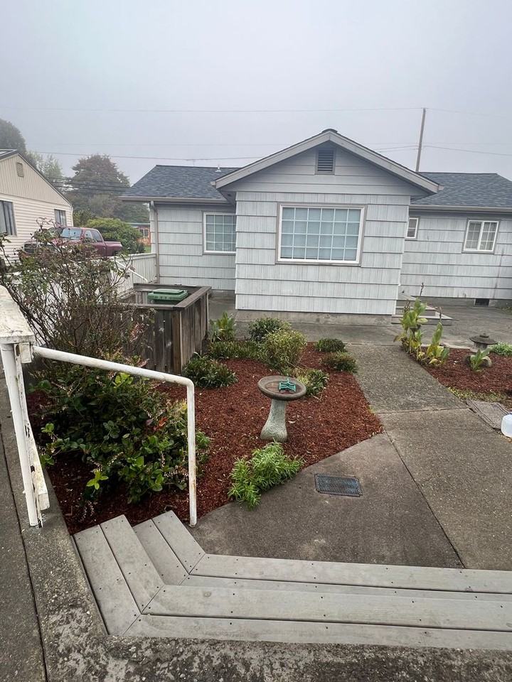 2129 Lombard St - Photo 3 of 12