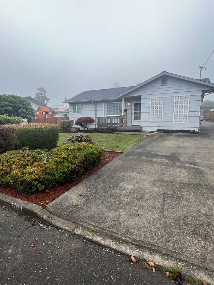 2129 Lombard St - Photo 4 of 12