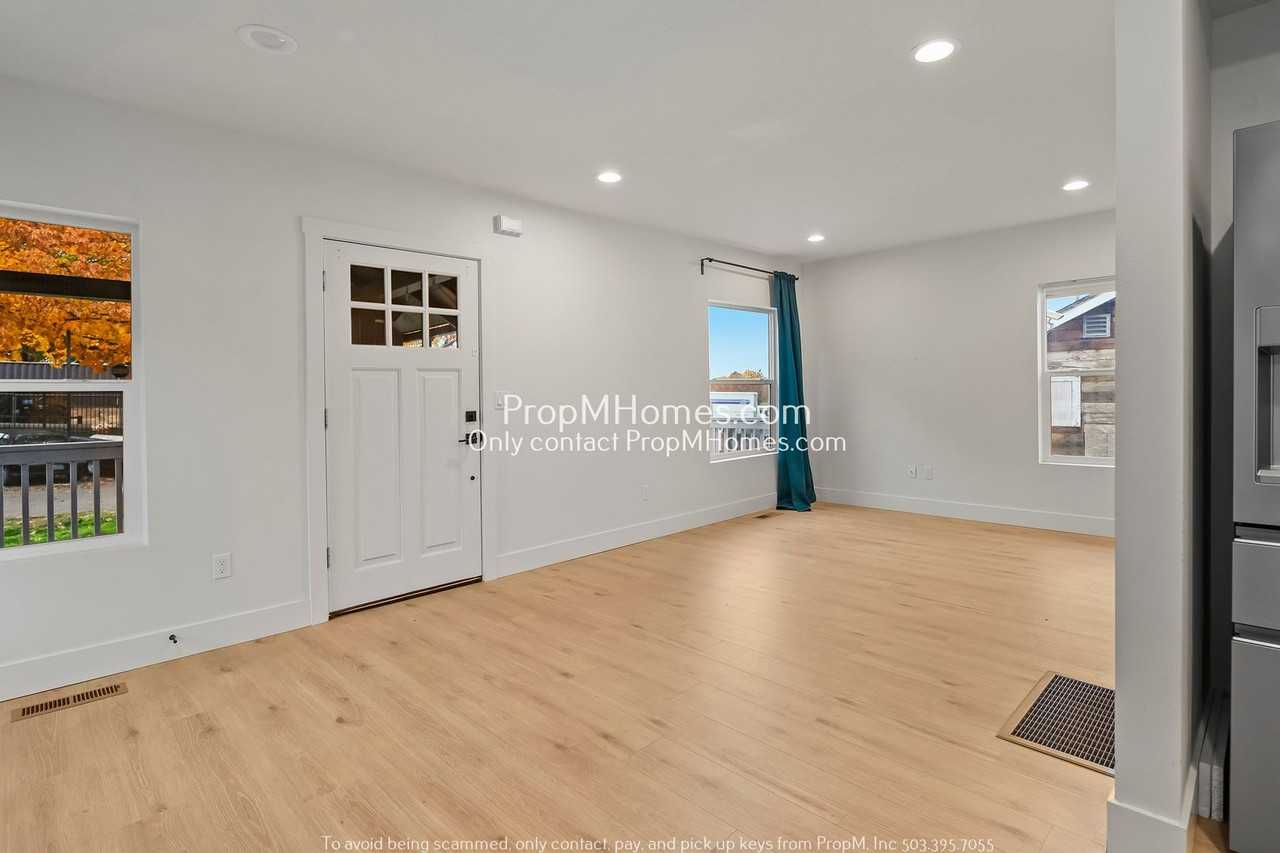 4704 Ne 95th Ave - Photo 2 of 19