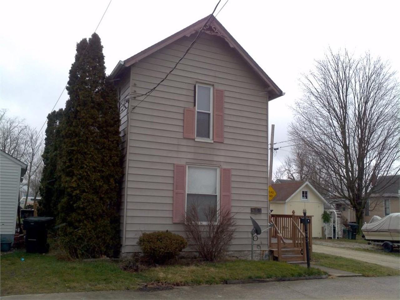 831 2nd St - Photo 2 of 2