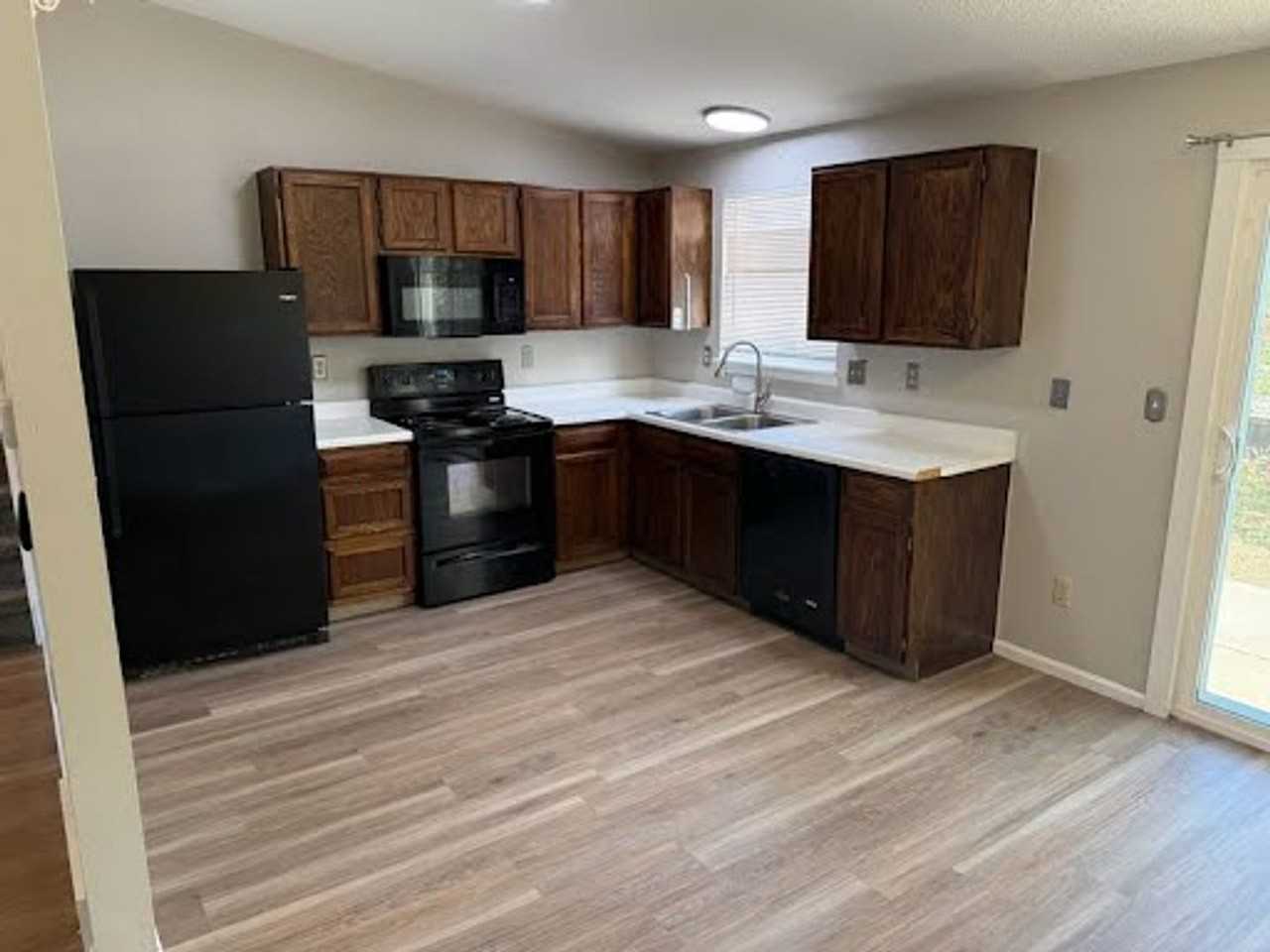 19145 E Oxford Dr - Photo 2 of 13