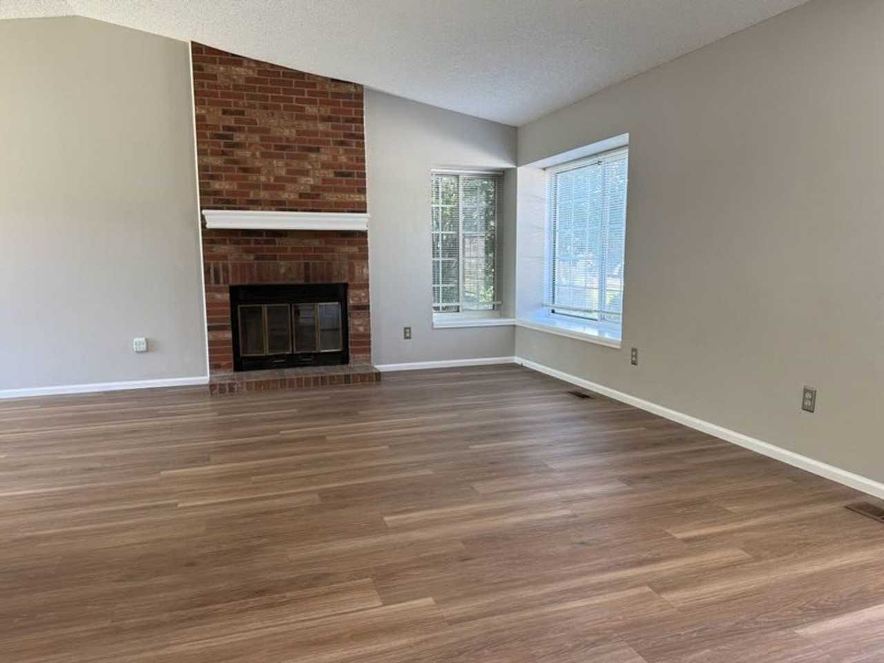 19145 E Oxford Dr - Photo 3 of 13