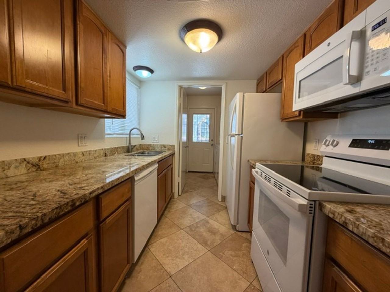 1015 E Cochise Dr - Photo 4 of 23