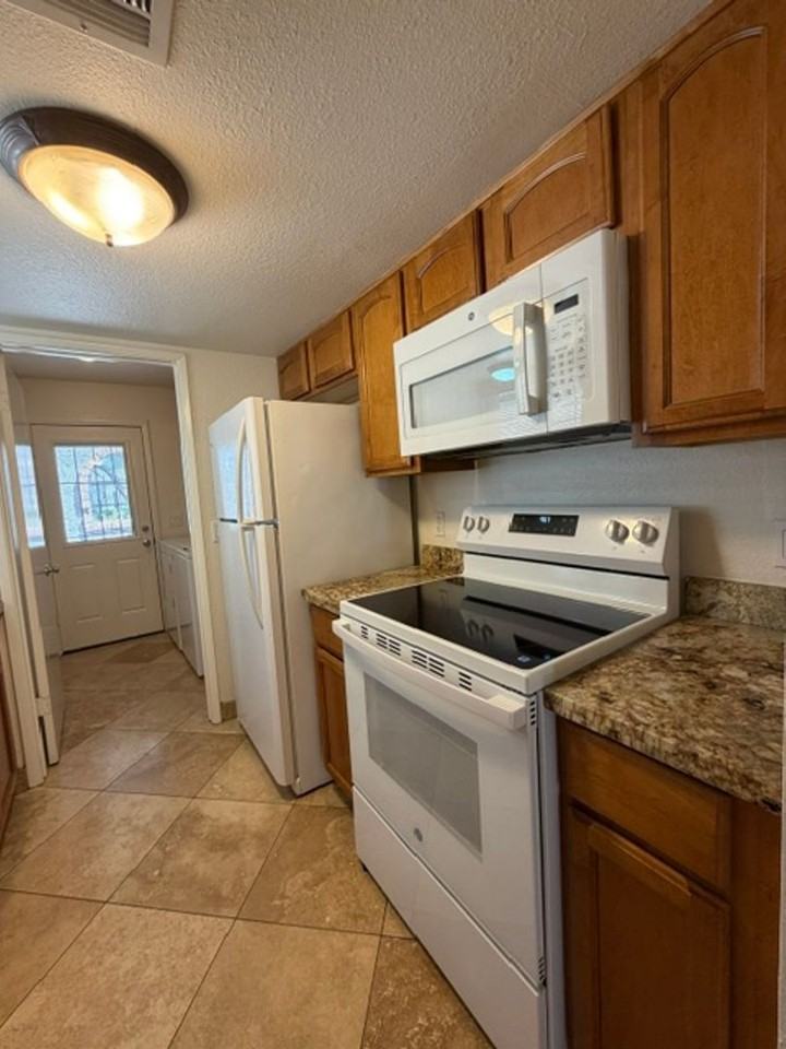 1015 E Cochise Dr - Photo 5 of 23