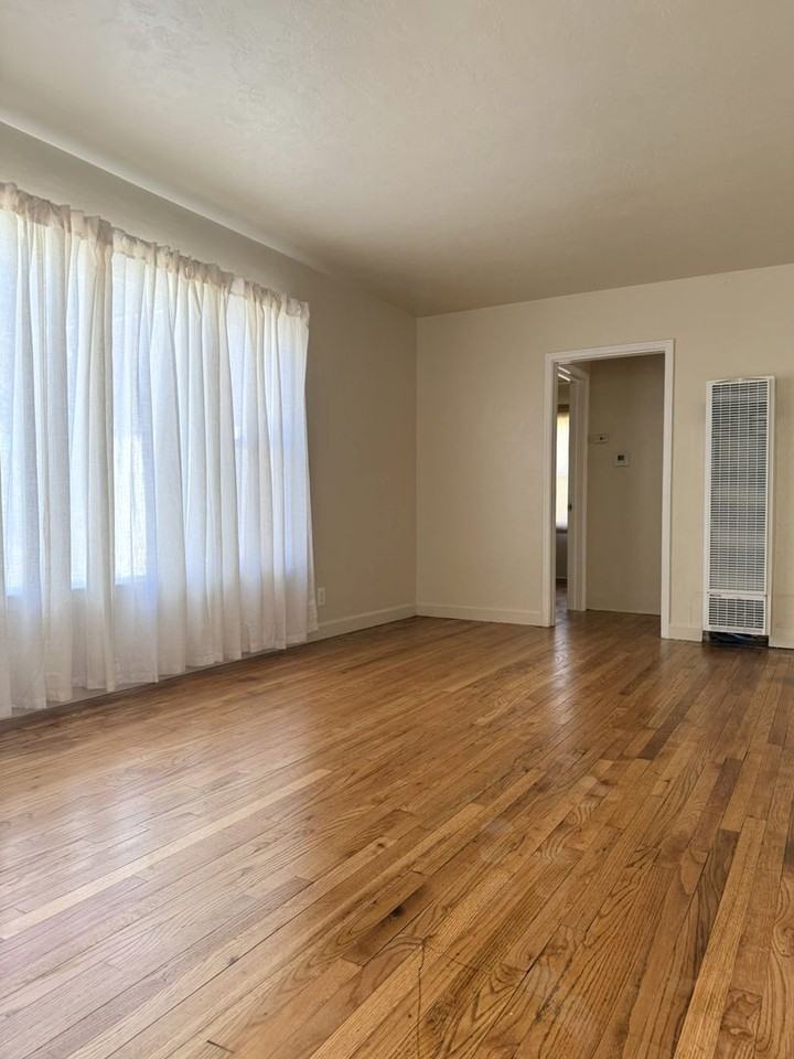1820 Carol Ave - Photo 3 of 23