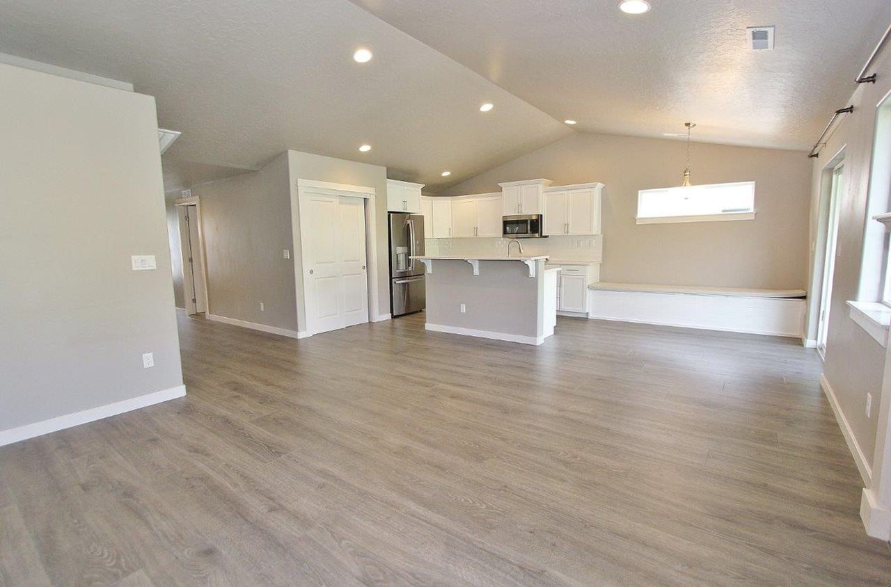 10510 W Daylily Ave - Photo 7 of 26