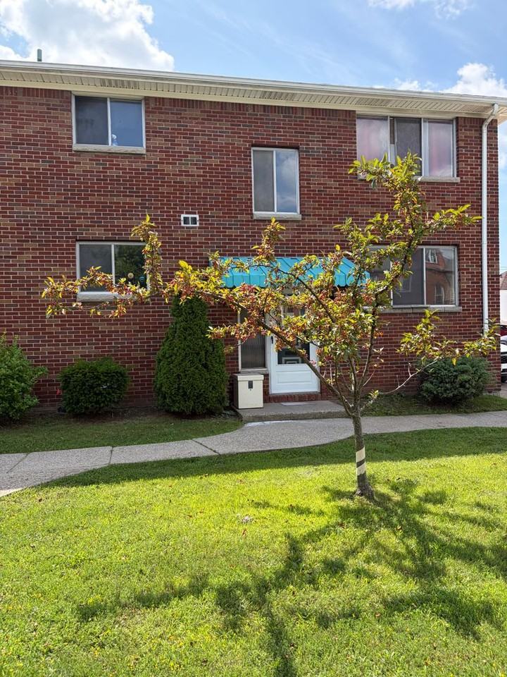 562 Kenmore - Photo 2 of 26