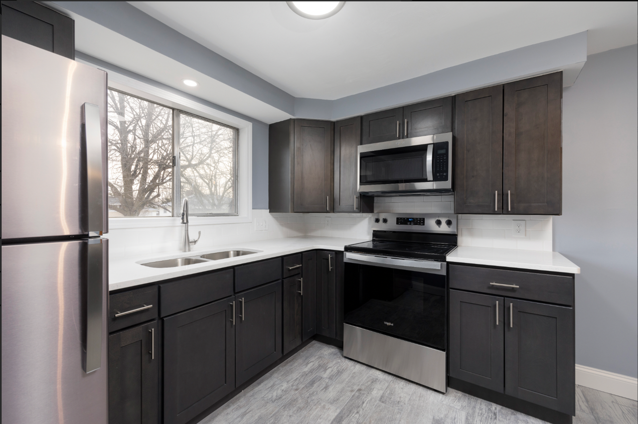 562 Kenmore - Photo 3 of 26